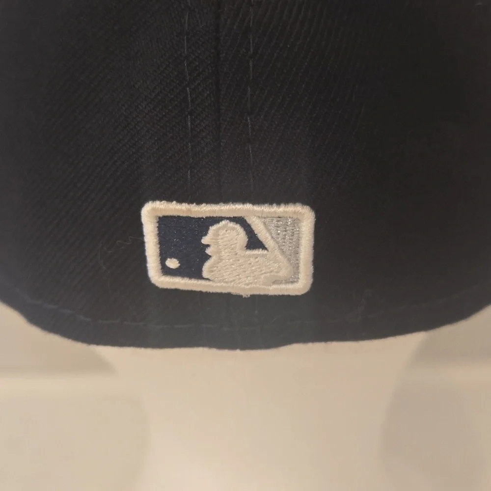 New Era Yankees Empire State Embroidered Baseball Cap Black White Size 7 5/8